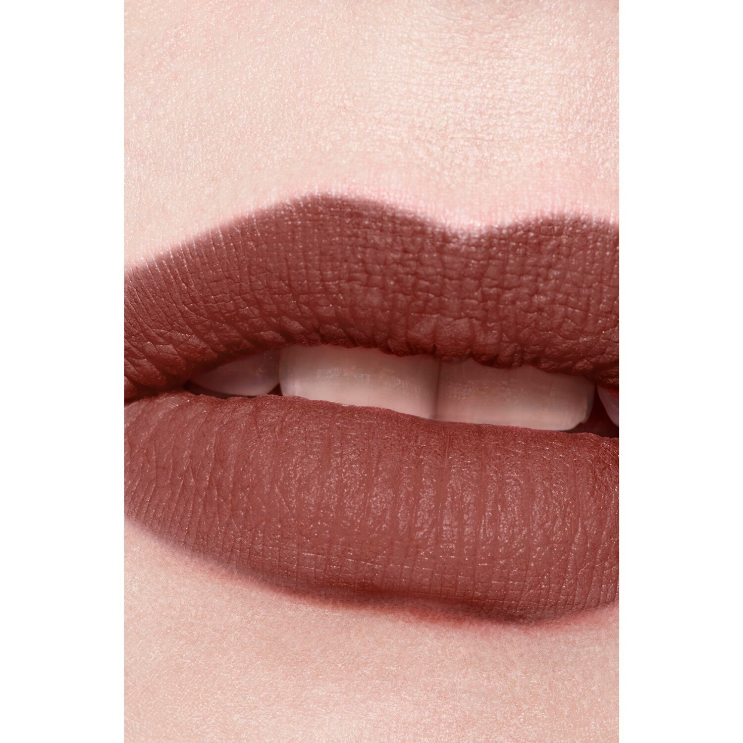 LA BARRA DE LABIOS LÍQUIDA MATE INTENSA DE LARGA DURACIÓN
